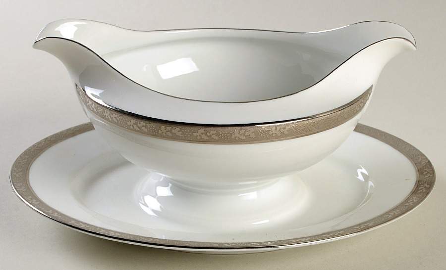 La Mer Gravy Boat with Attached Underplate by Royal Tettau-1