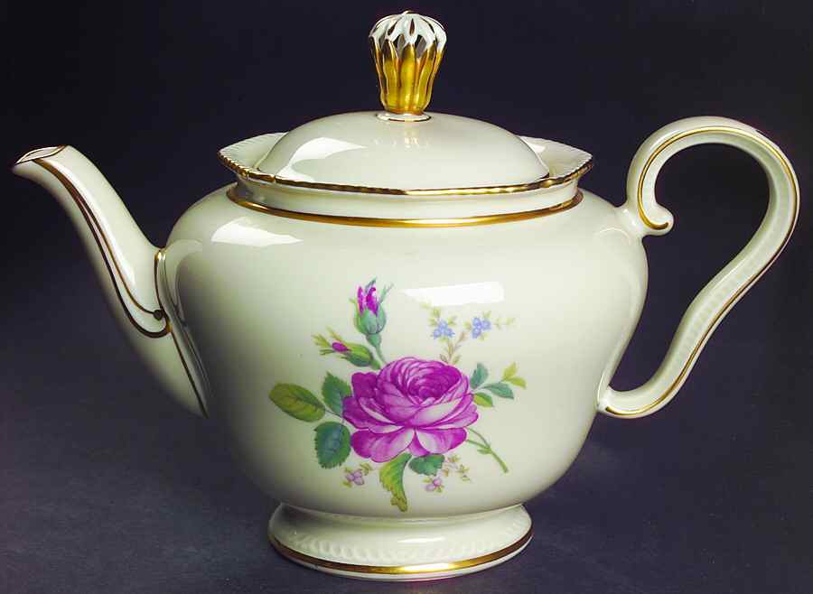Martha Washington Teapot & Lid by Royal Tettau-1