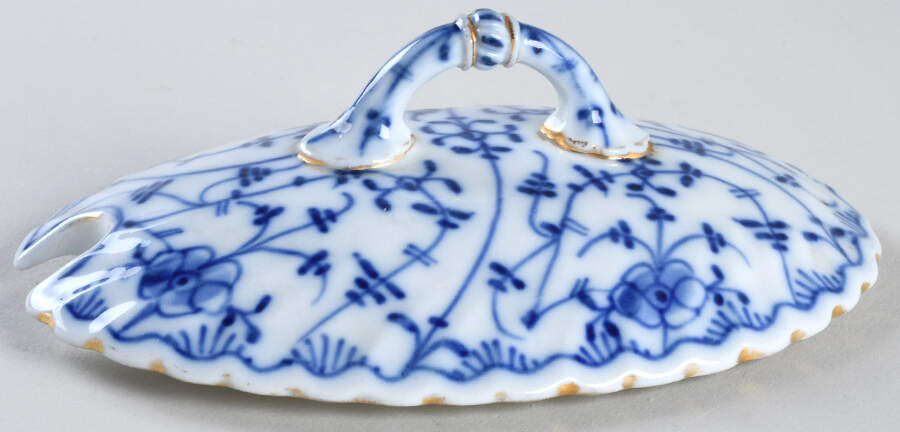 ROT34 Lid for Sauce Boat with Attached Underplate by Royal Tettau-1