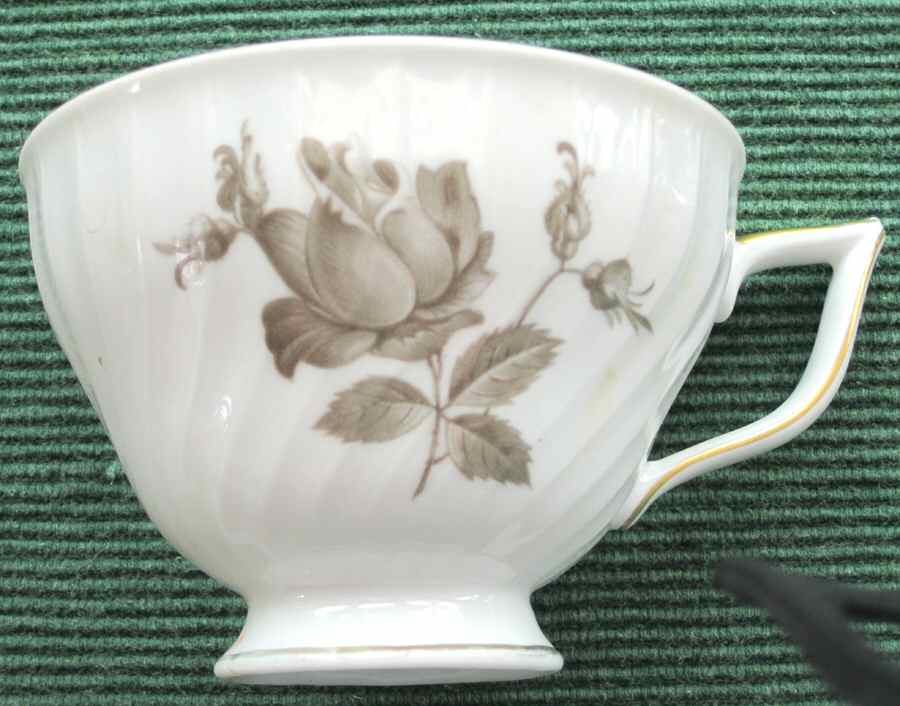 ROT9 Footed Cup by Royal Tettau-1