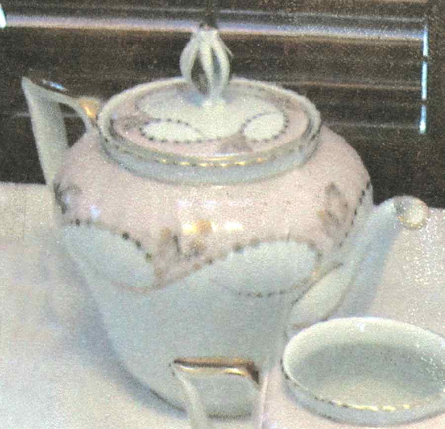 Yvonne Pink Teapot & Lid by Royal Tettau-1