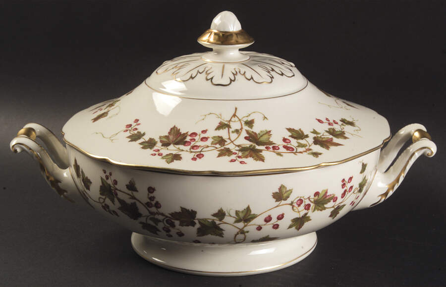 Summer Vine Round Covered Vegetable by Royal York (Germany)-1