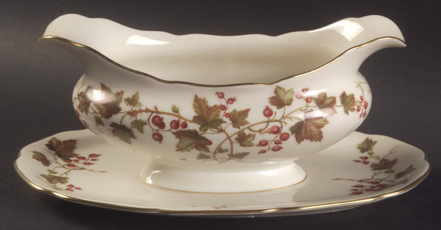 Summer Vine Gravy Boat with Attached Underplate by Royal York (Germany)-1
