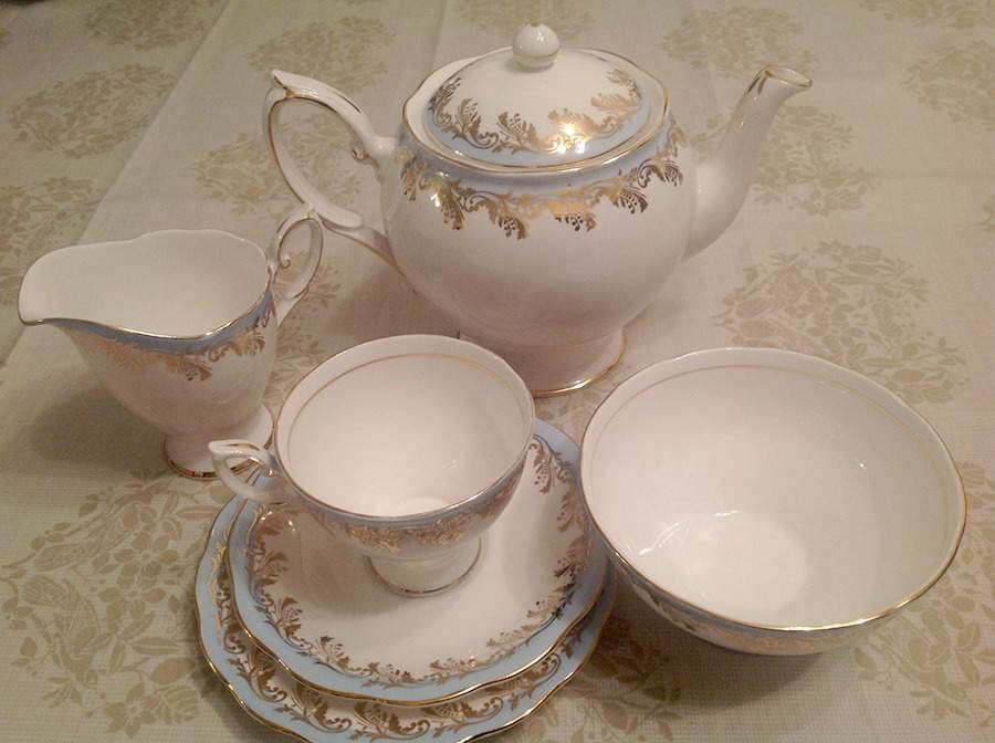 2476 Teapot & Lid by Royal Standard-1