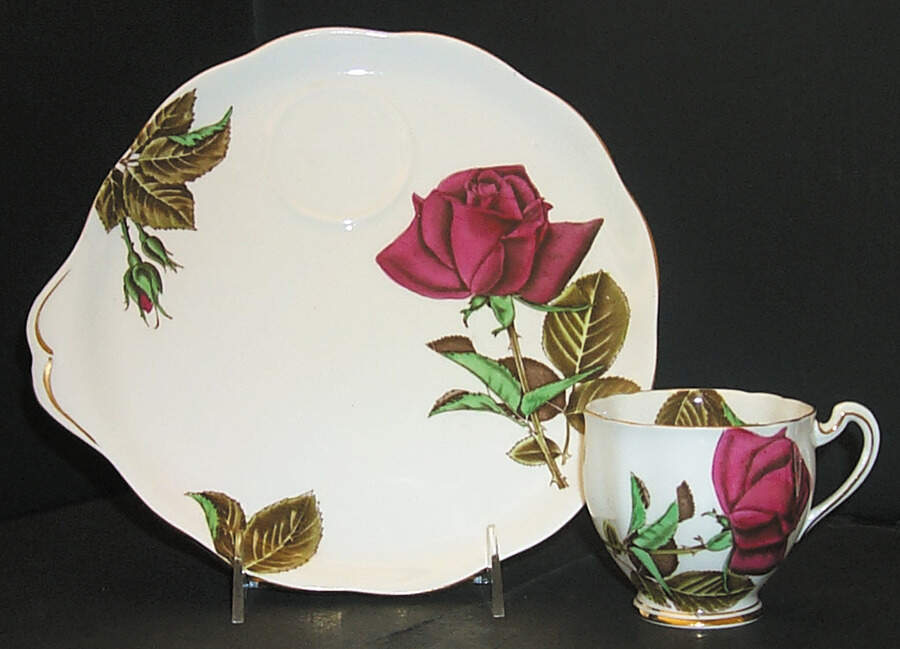 English Rose (Scalloped) Snack Plate & Cup Set by Royal Standard-1