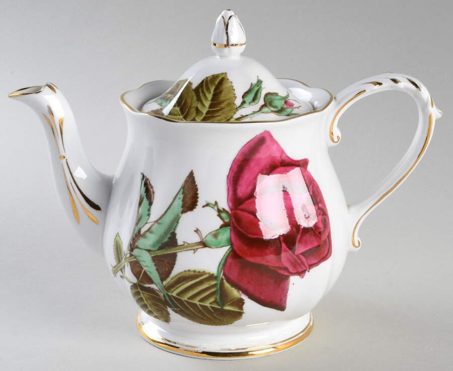English Rose (Scalloped) Small Teapot & Lid by Royal Standard-1