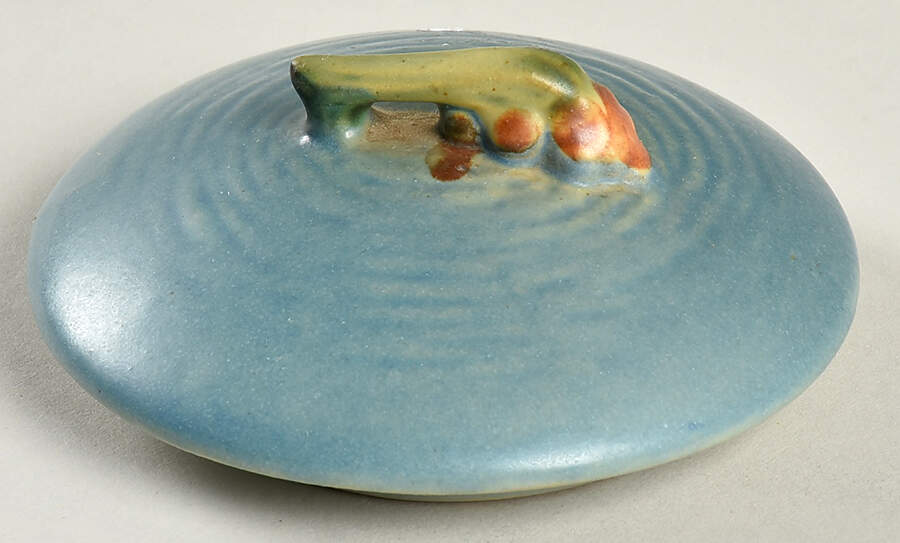 Bushberry (Blue Background) Lid for Teapot by Roseville-1