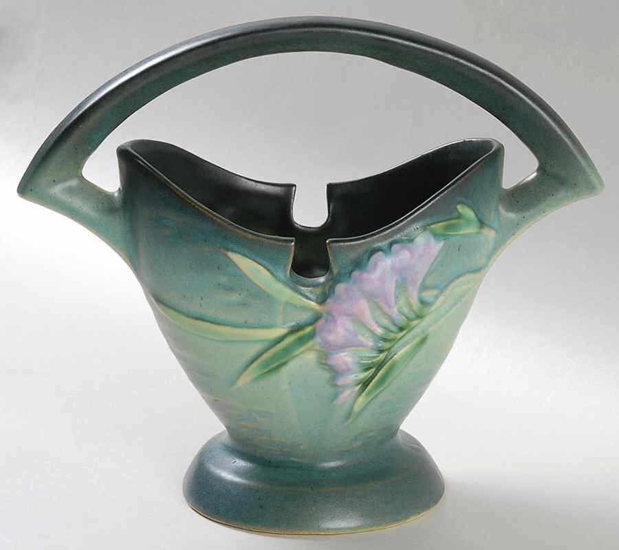 Freesia Green 7" Handled Basket by Roseville-1