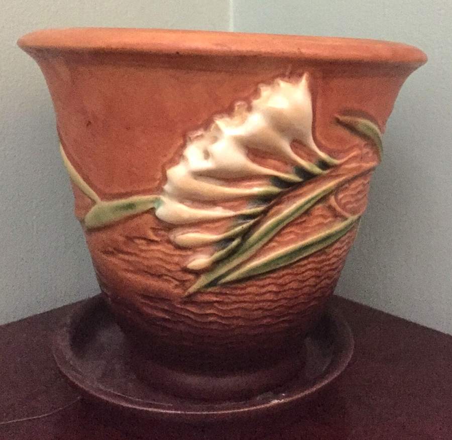Freesia Tangerine 5" Flower Pot & Underplate by Roseville-1