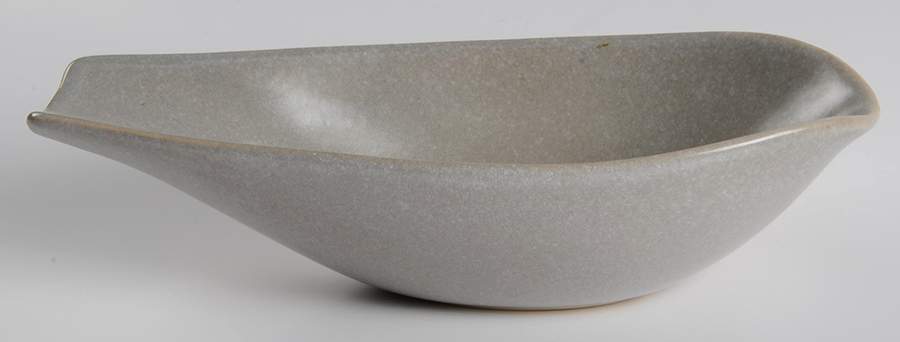 Raymor Beach Gray (Matte) Gravy Boat by Roseville-1