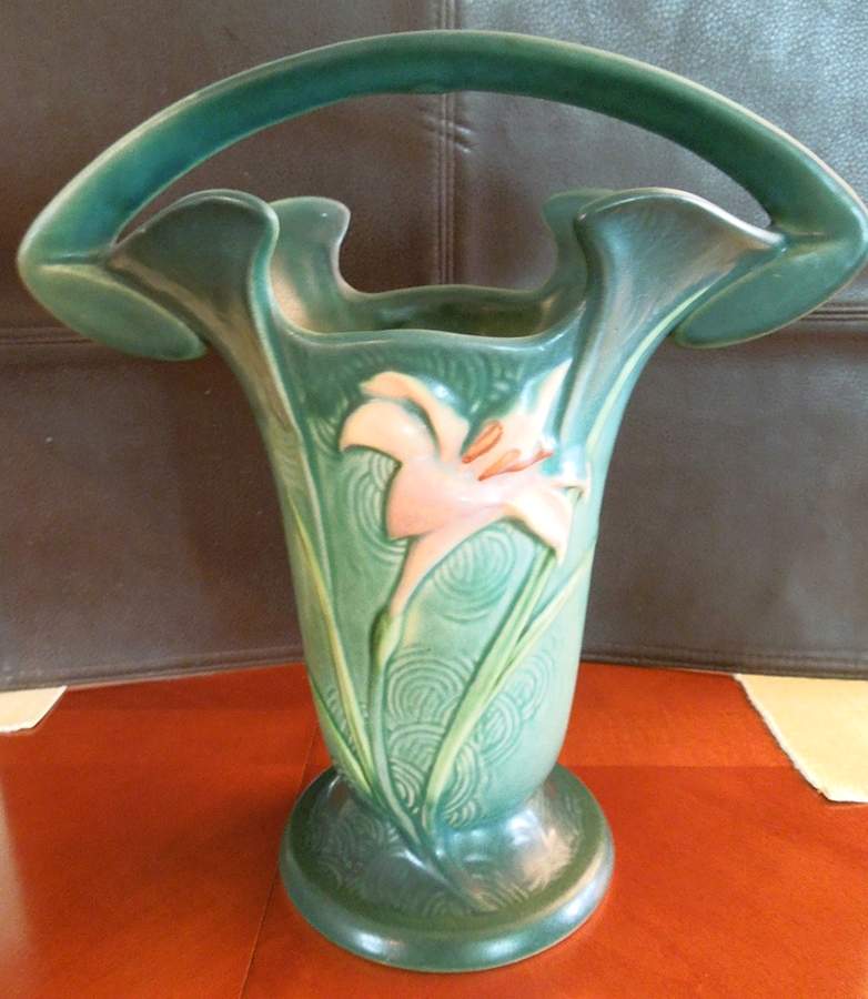Zephyr Lily Evergreen 10" Handled Basket by Roseville-1