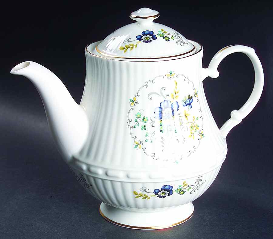 Blue Corn Flower Teapot & Lid by Royal Tara-1