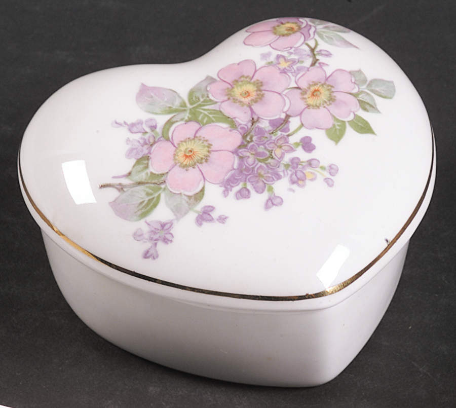 Irish Blossom Large Heart Shape Box with Lid by Royal Tara-1