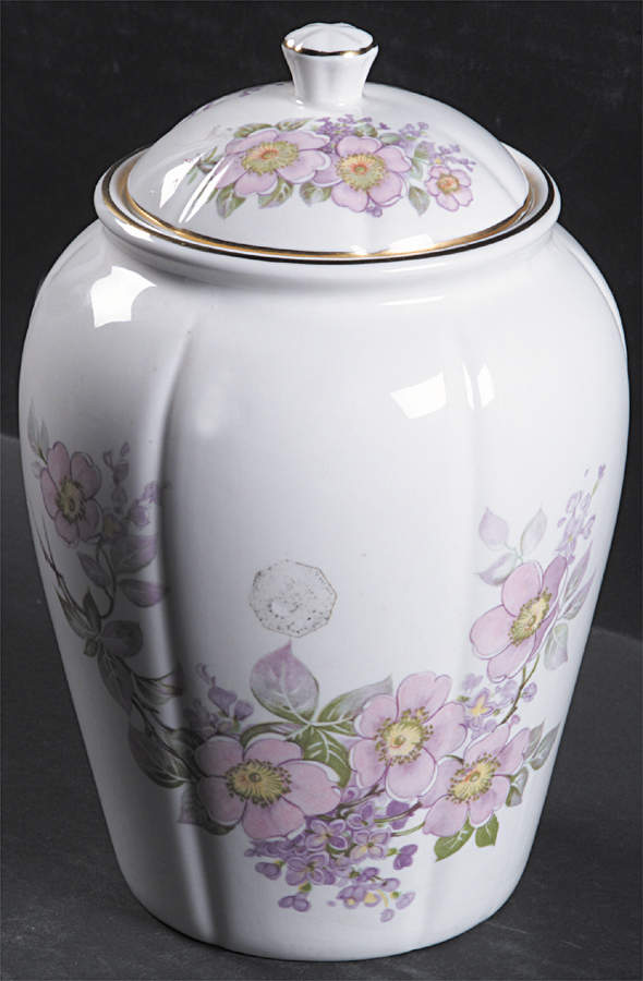 Irish Blossom Medium Ginger Jar & Lid by Royal Tara-1