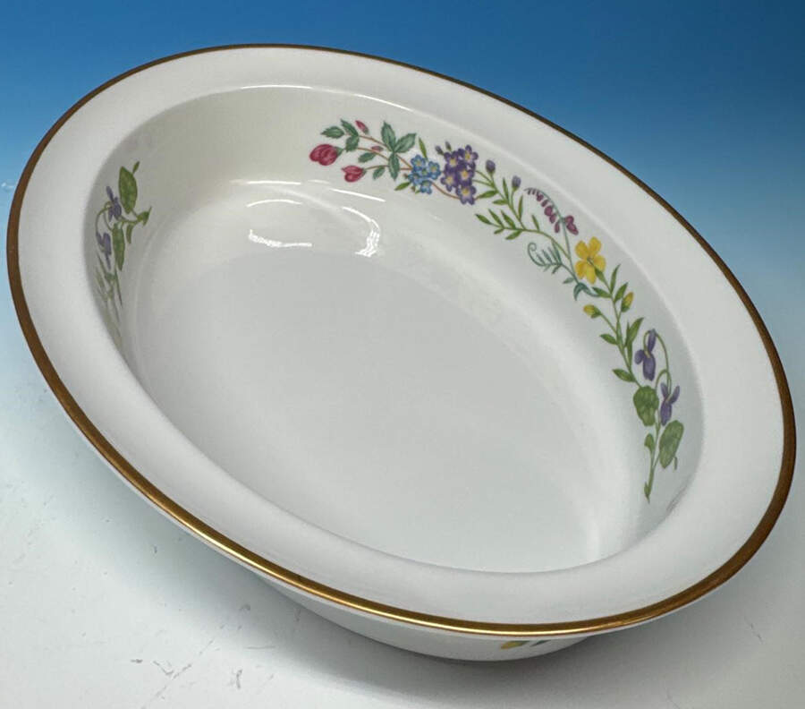 Arcadia 11" Oval Pie Baker by Royal Worcester-1
