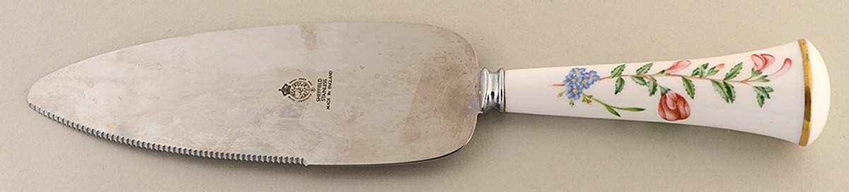 Arcadia Pie & Cake Server with Stainless Blade by Royal Worcester-1