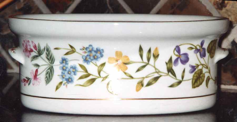 Arcadia 2.5 Quart Oval Covered Casserole No Lid by Royal Worcester-1