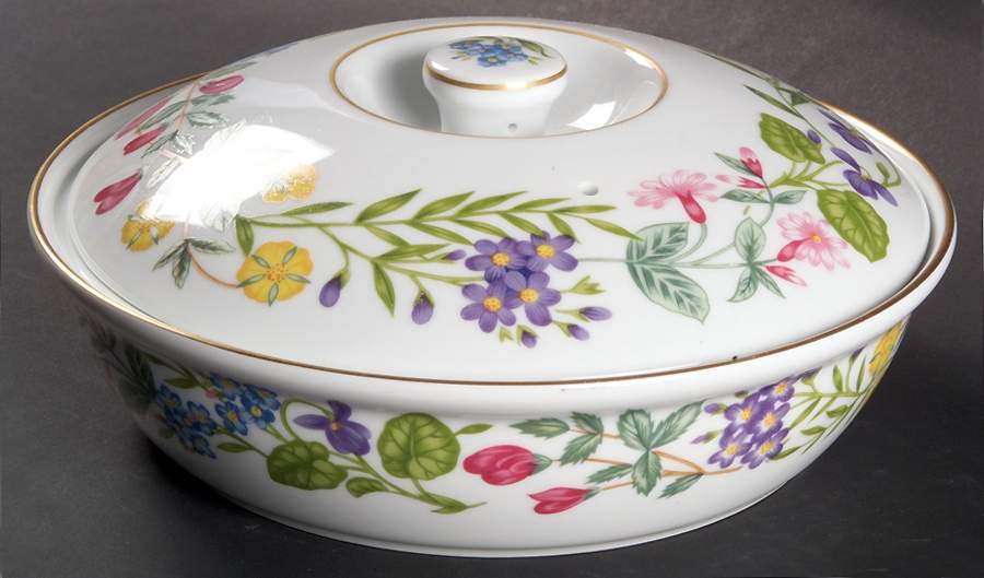 Arcadia 1 Qt Round Covered Casserole by Royal Worcester-1