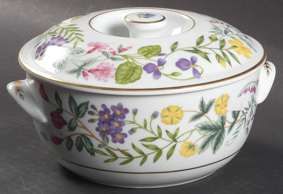 Arcadia 1 Qt Round Covered Casserole by Royal Worcester-1