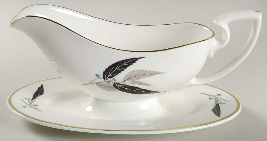 Arrowhead Gravy Boat with Attached Underplate by Royal Worcester-1