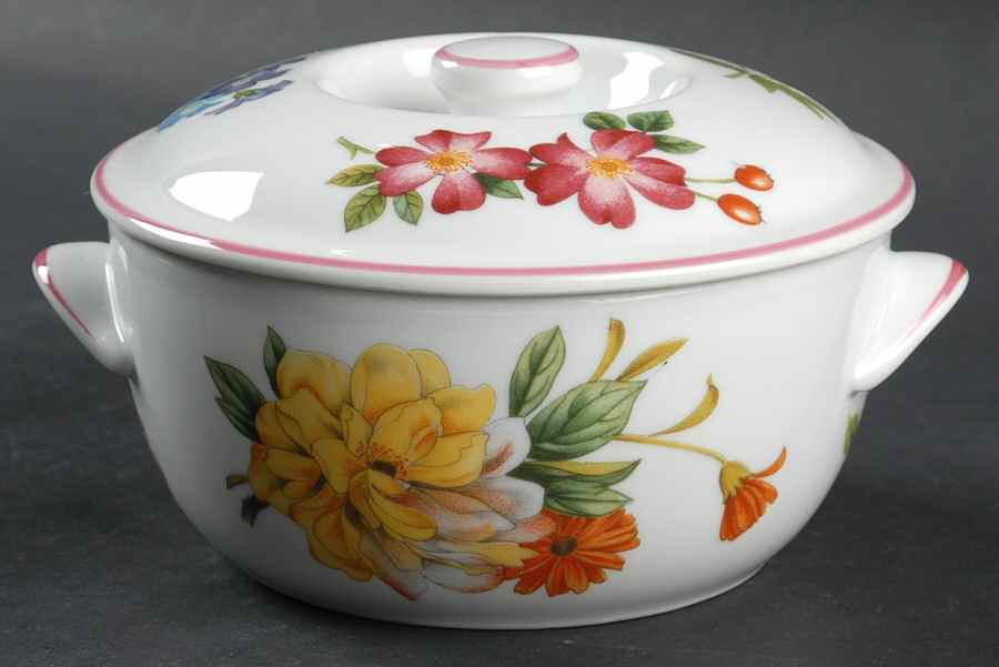 Ashford (Red Trim) 1.5 Pint Round Deep Covered Casserole by Royal Worcester-1