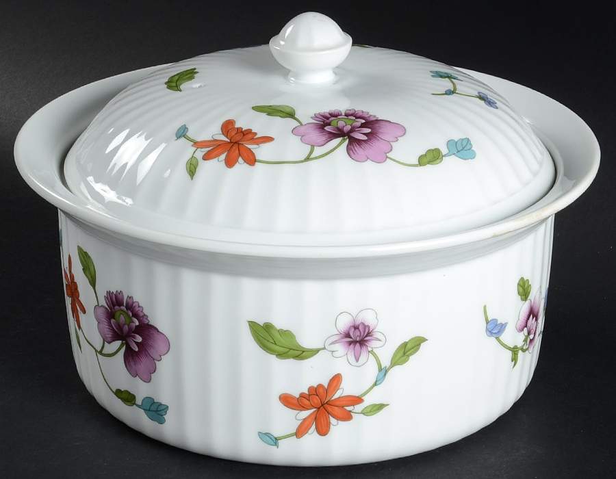 Astley (Oven To Table) 2.75 Qt Round Covered Casserole by Royal Worcester-1