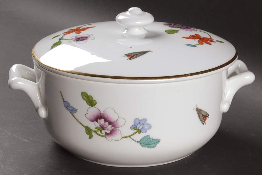 Astley (Oven To Table) 1.5 Qt Round Hot Pot & Lid by Royal Worcester-1