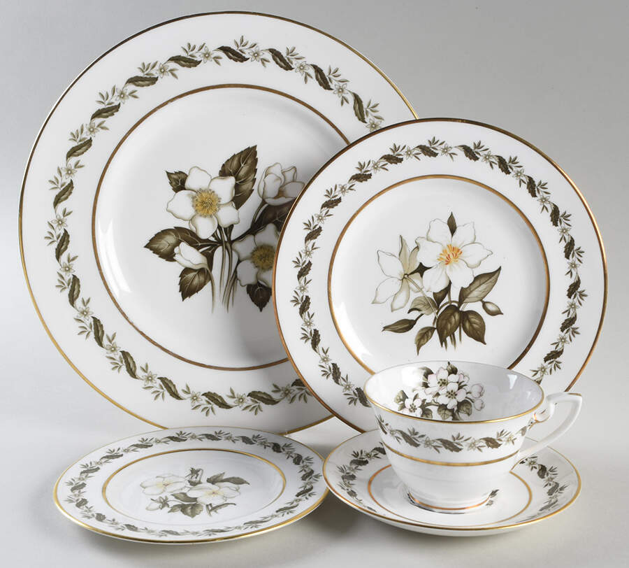 Bernina 5 Piece Place Setting by Royal Worcester-1
