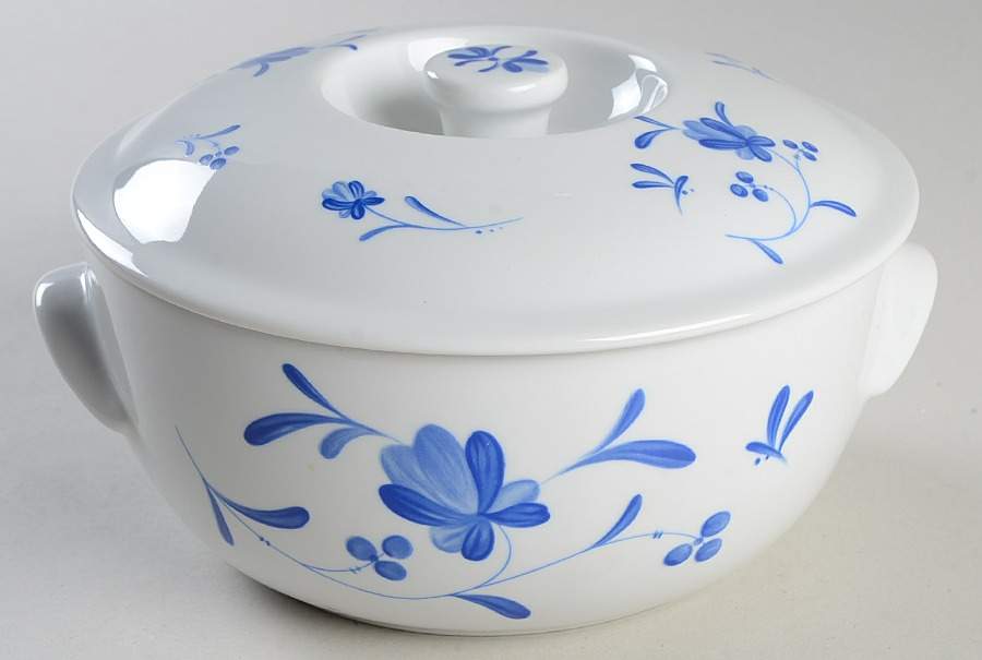 Blue Bow 1.25 Qt Round Oven To Table Casserole by Royal Worcester-1