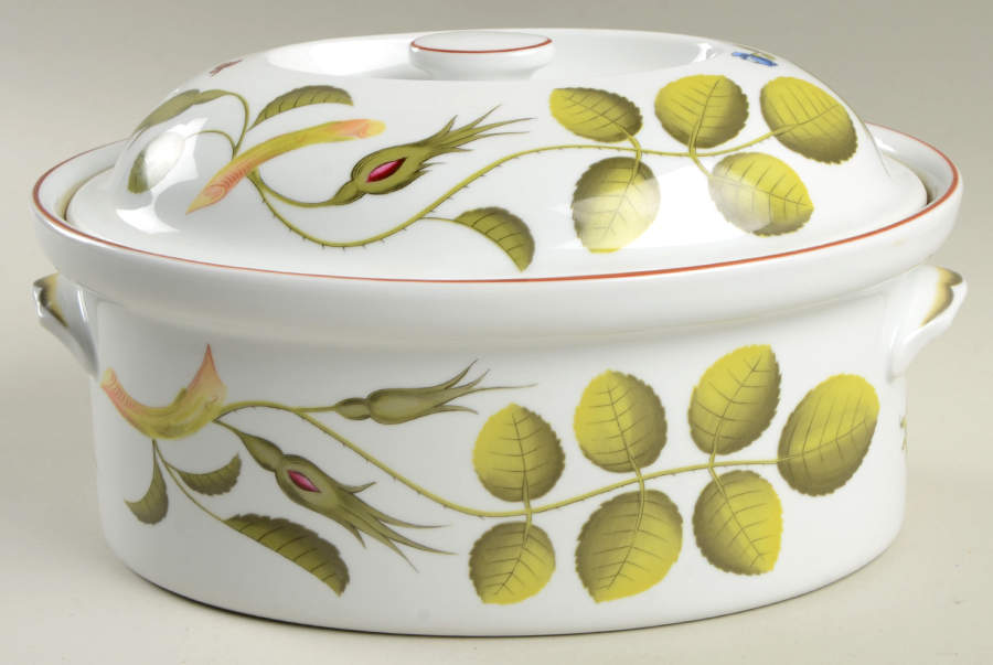 Blind Earl (No Raised Design) 2.5 Quart Oval Covered Casserole by Royal Worcester-1