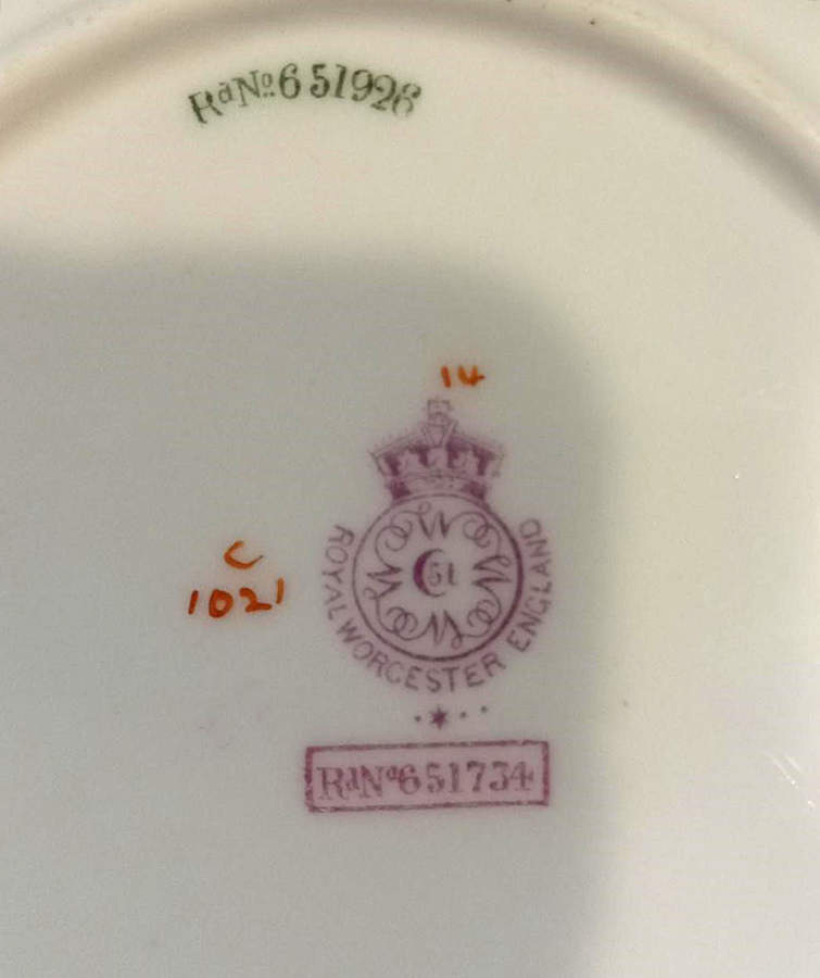 C1021 Dinner Plate by Royal Worcester-1