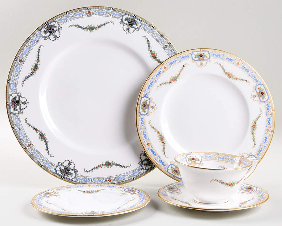 C2101 5 Piece Place Setting by Royal Worcester-1