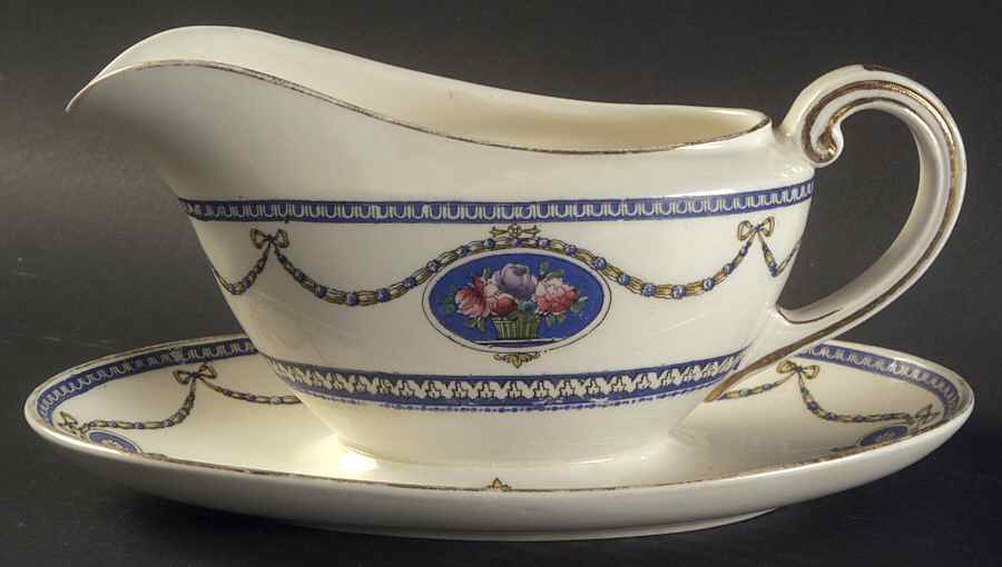 Cameo Gravy Boat with Attached Underplate by Royal Worcester-1