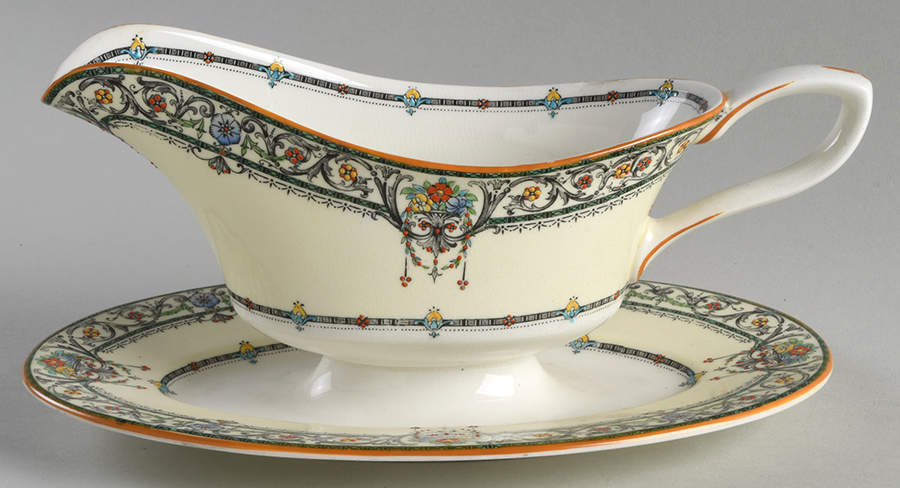 Chantilly Gravy Boat with Attached Underplate by Royal Worcester-1