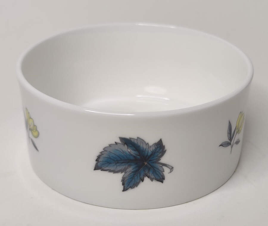 Dorchester (Scalloped, Z2637) 4" Round Box No Lid by Royal Worcester-1