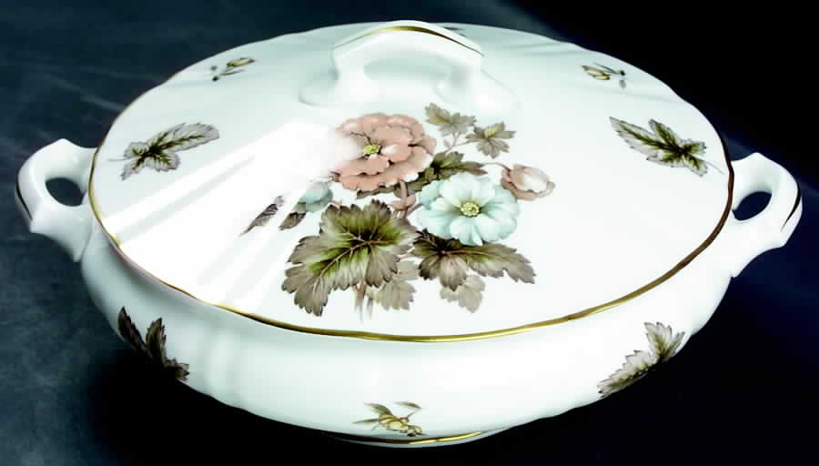 Dorchester (Scalloped, Z2637) Round Covered Vegetable by Royal Worcester-1