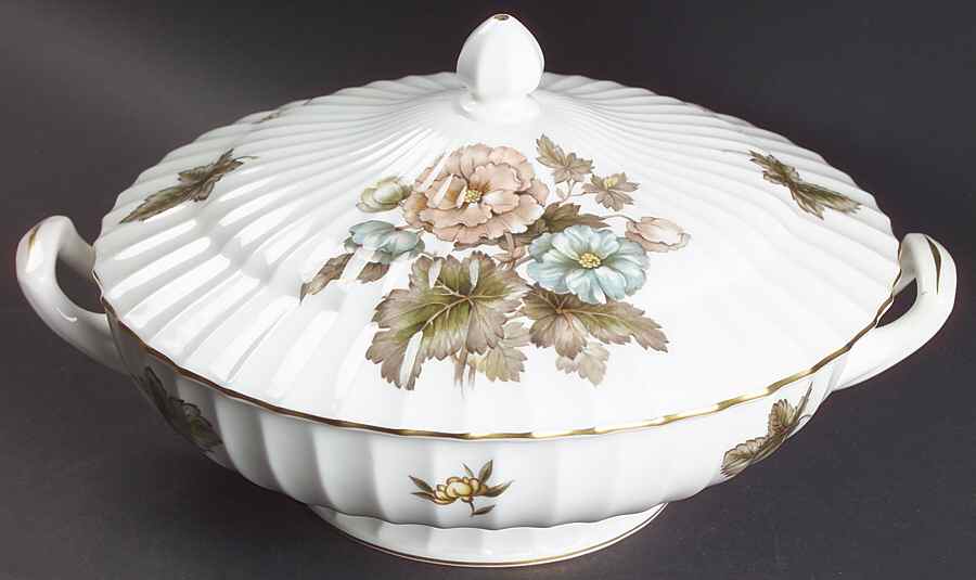 Dorchester (Fluted, Z2818) Round Covered Vegetable by Royal Worcester-1
