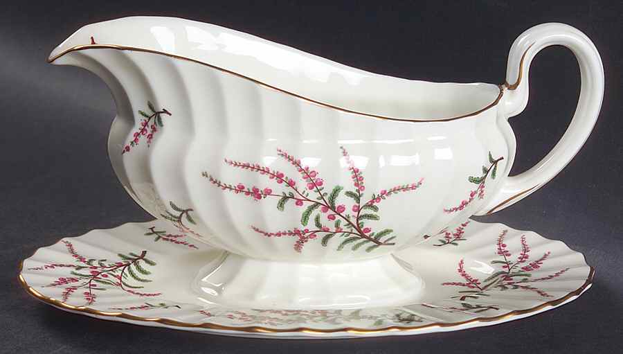 Dunrobin Gravy Boat with Attached Underplate by Royal Worcester-1