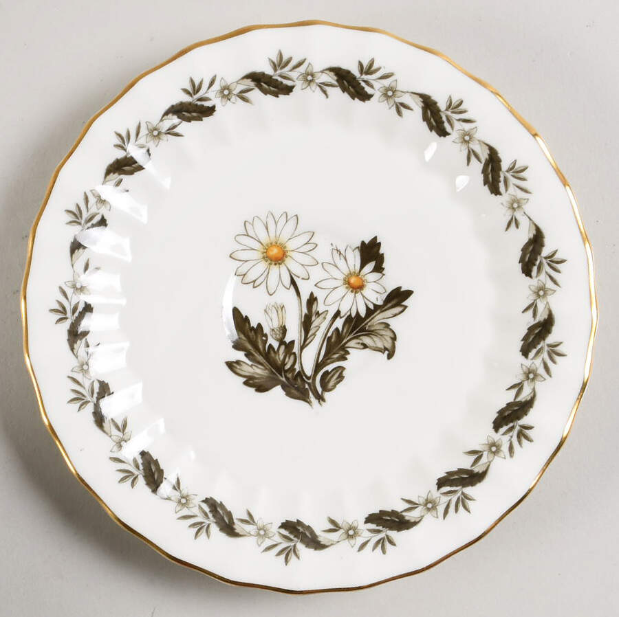 Engadine (Inner Verge) Saucer by Royal Worcester-1