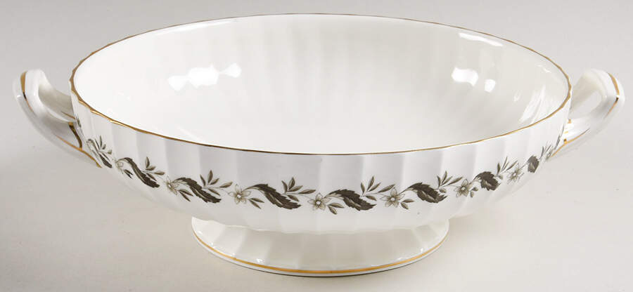 Engadine (Inner Verge) Round Vegetable No Lid by Royal Worcester-1