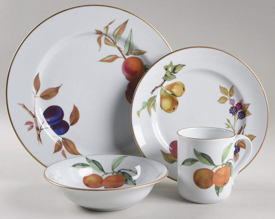Evesham Gold 4 Piece Place Setting by Royal Worcester-1
