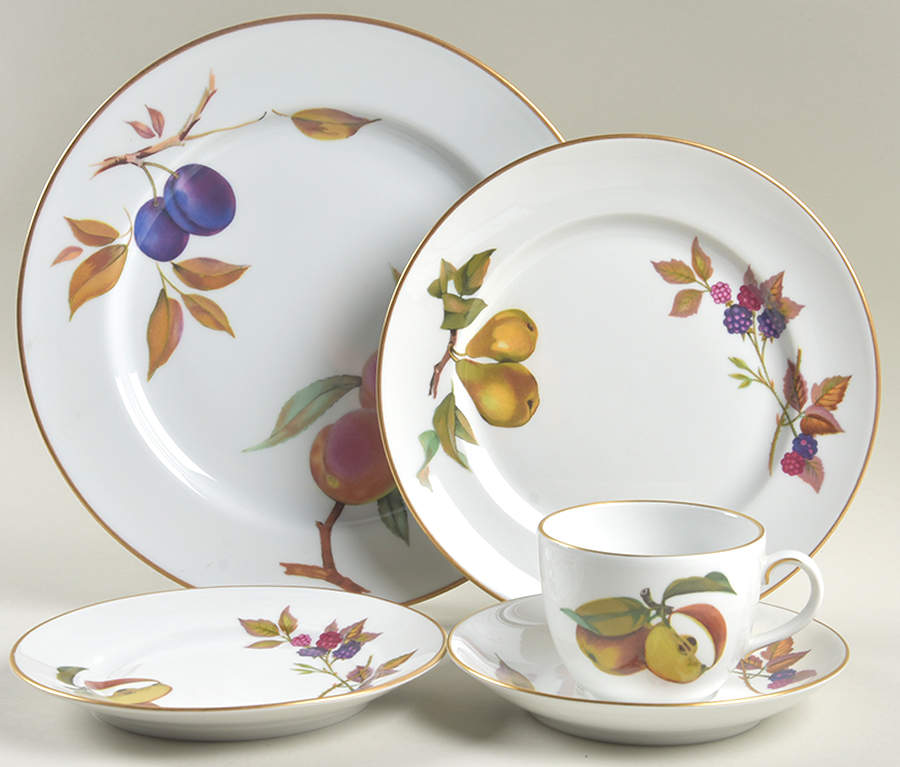Evesham Gold 5 Piece Place Setting by Royal Worcester-1