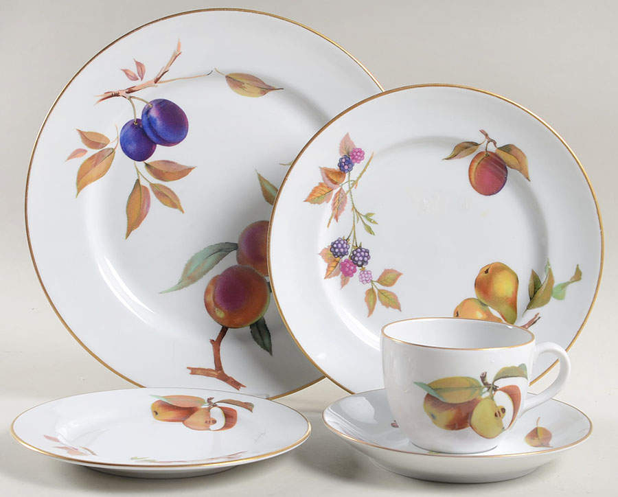 Evesham Gold 40 Piece Estate Set by Royal Worcester-1