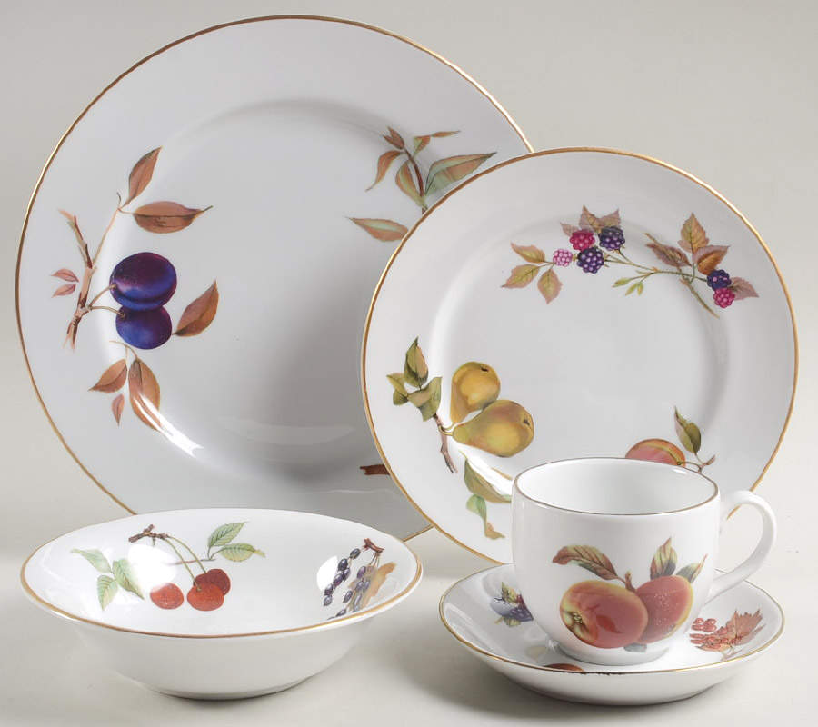 Evesham Gold 5 Piece Place Setting by Royal Worcester-1