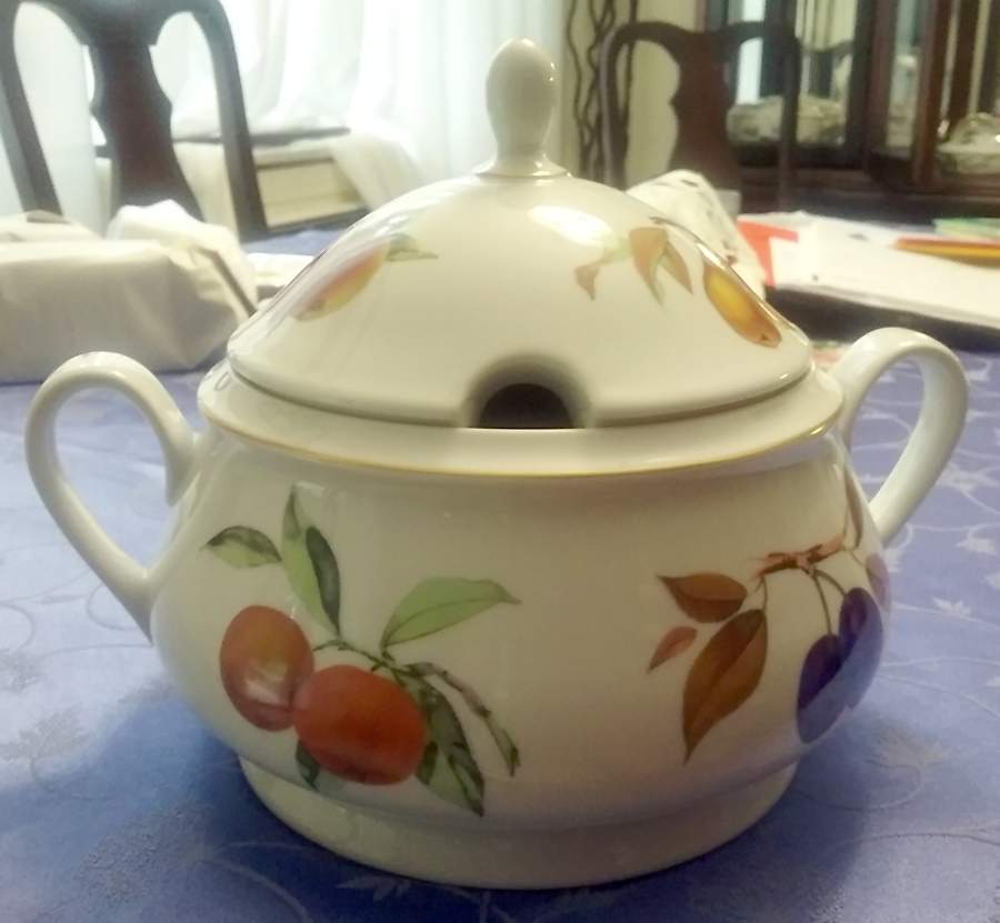 Evesham Gold Tureen &  Lid by Royal Worcester-1