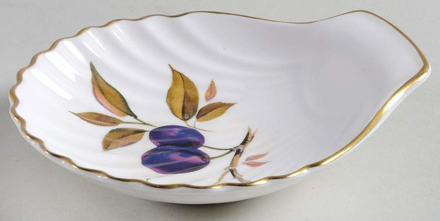 Evesham Gold 5" Shell Shaped Bowl by Royal Worcester-1