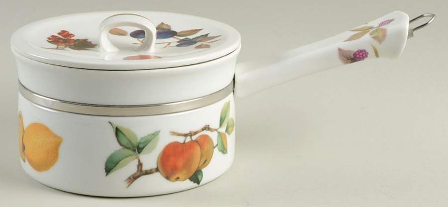 Evesham Gold 1 Quart Saucepan & Lid by Royal Worcester-1