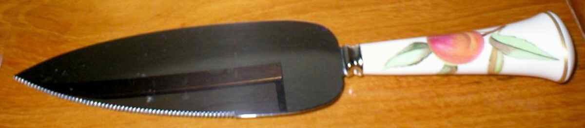 Evesham Gold Pie & Cake Server with Stainless Blade by Royal Worcester-1