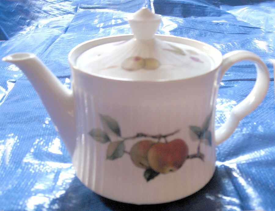 Evesham Gold Teapot & Lid by Royal Worcester-1