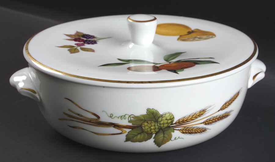 Evesham Gold 1.25 Qt Round Covered Casserole by Royal Worcester-1